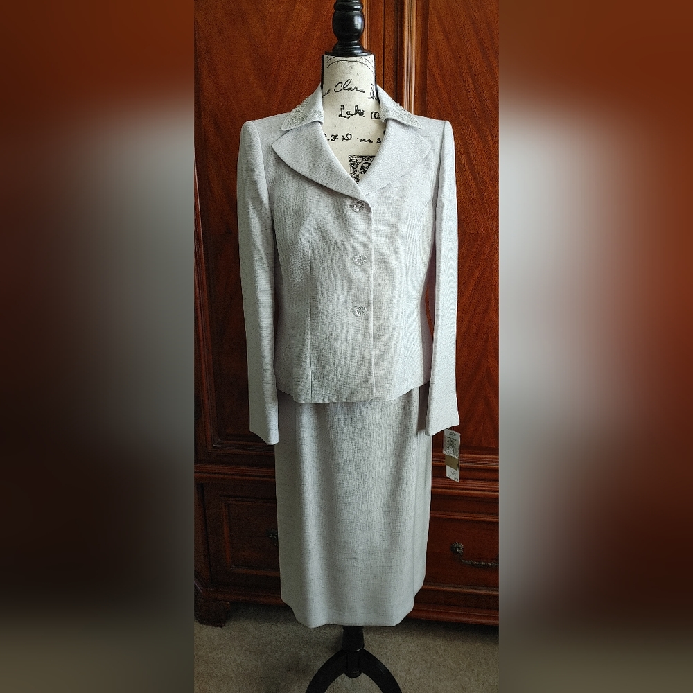 Kasper silver dress suit with beaded collar, size 8, NWT, nonsmoker, no pets.